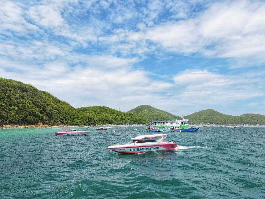 Koh Larn — the half-hour ferry to a different coast