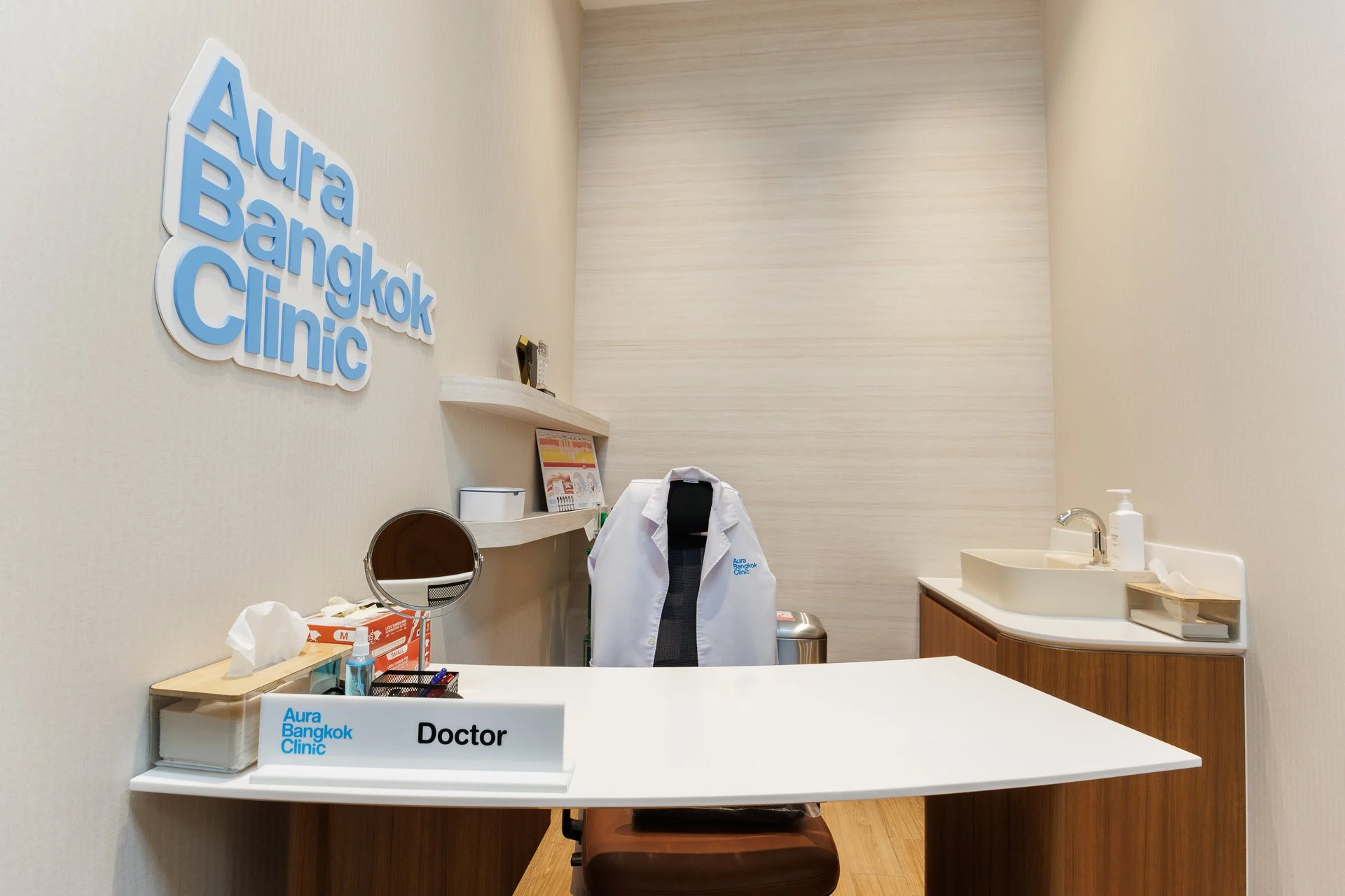 Doctor consultation room at Aura Bangkok Clinic Sathorn branch