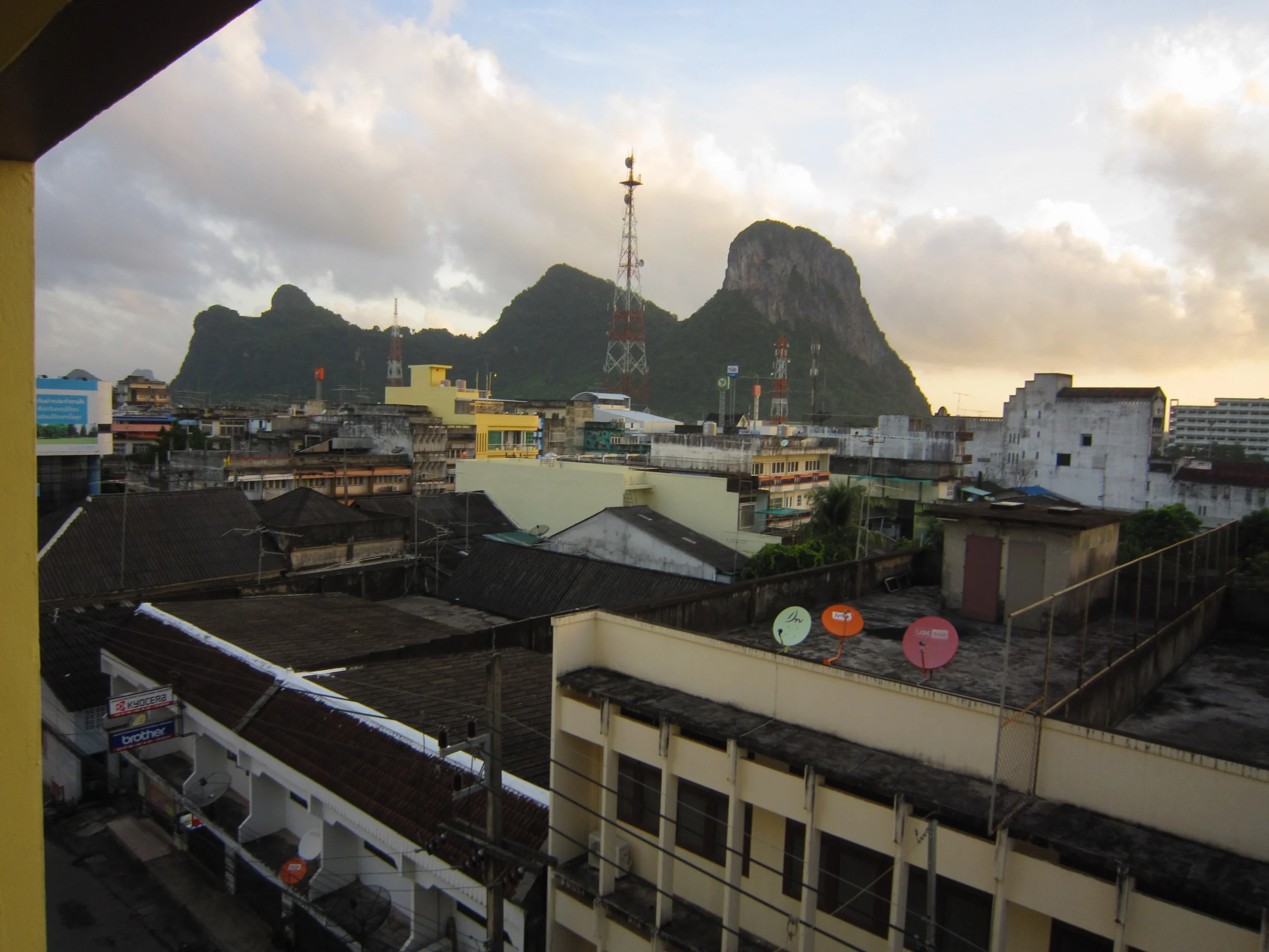 Khao Ok Thalu mountain rising behind Phatthalung town