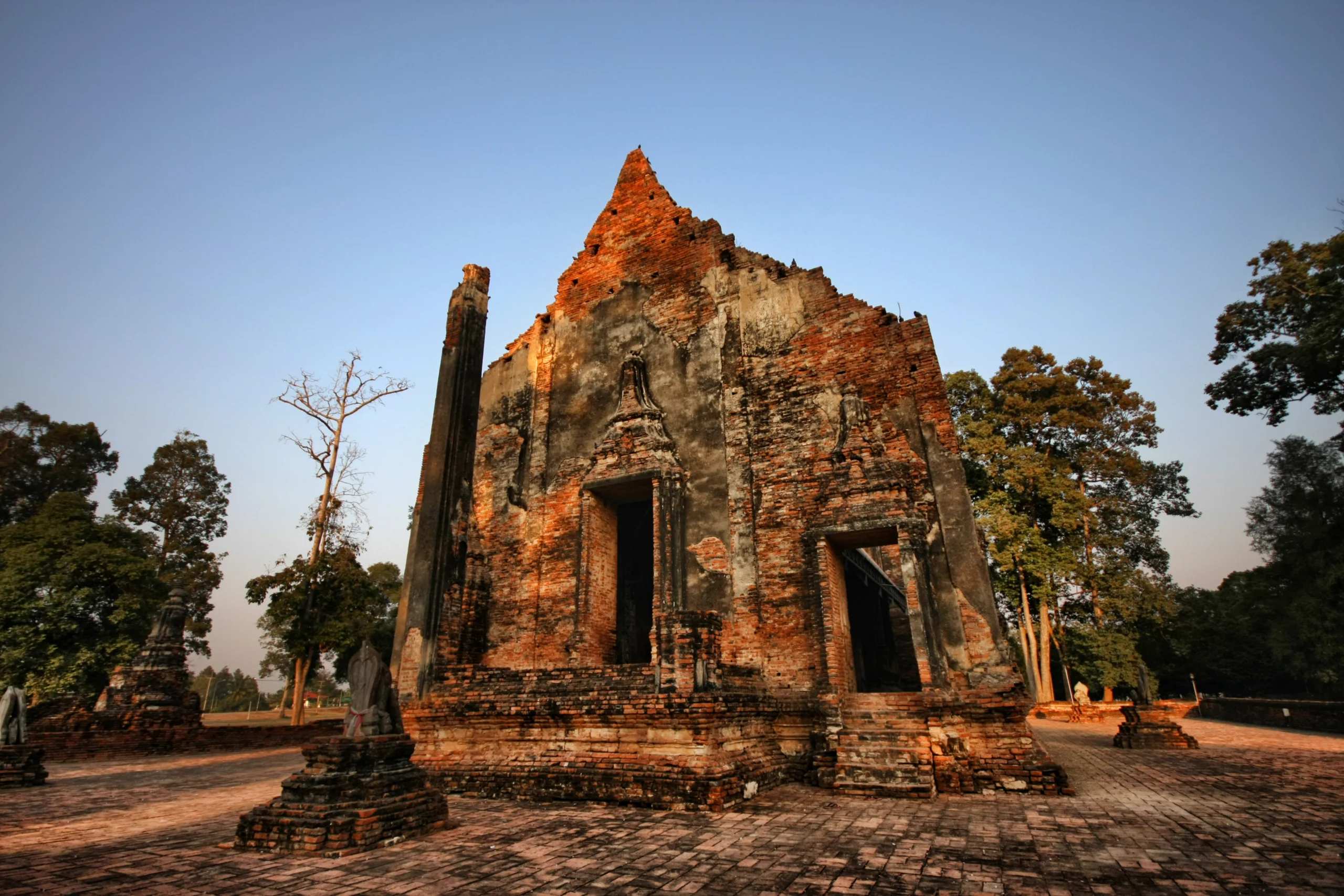 Phichit: Crocodile Legends and the Fastest Longboats in Thailand