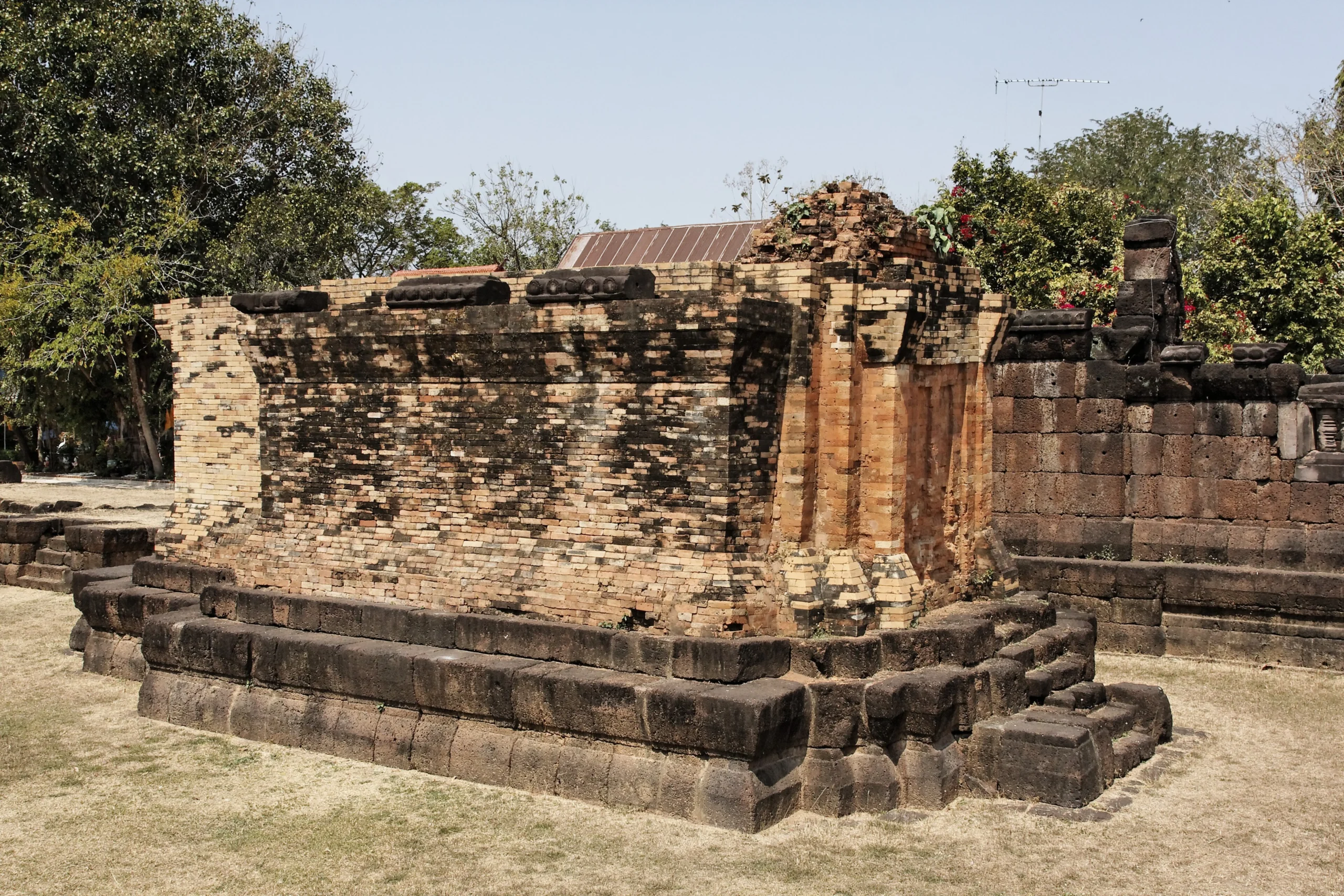 Khmer prang of Prasat Wat Sa Kamphaeng Yai, Si Sa Ket
