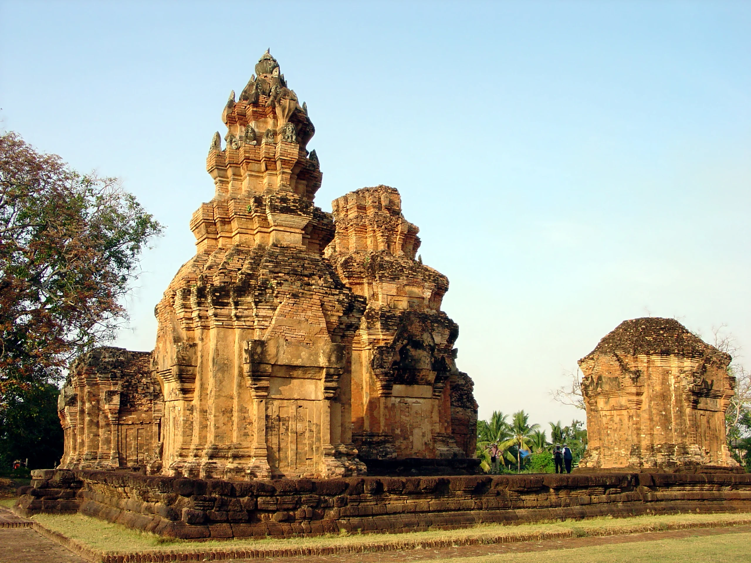 The five brick prangs of Prasat Sikhoraphum, Surin
