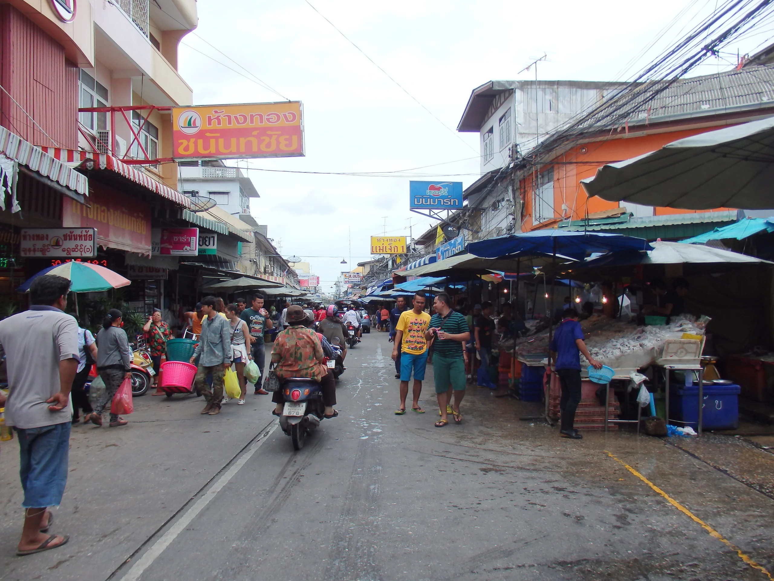 Market stalls crowding the railway tracks at Talat Maha Chai, Samut Sakhon