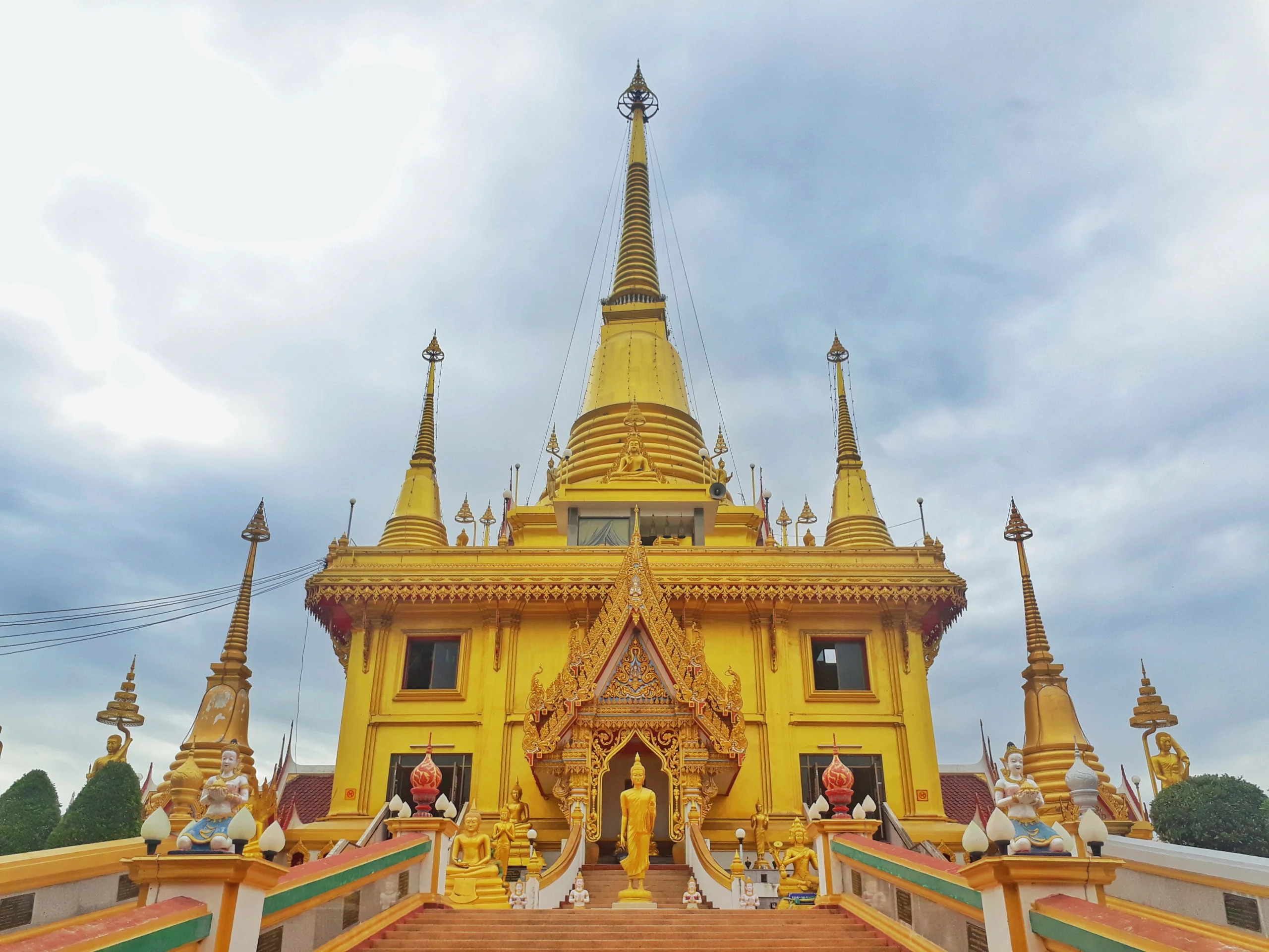 The golden Chulamani chedi at Wat Khiriwong above Nakhon Sawan