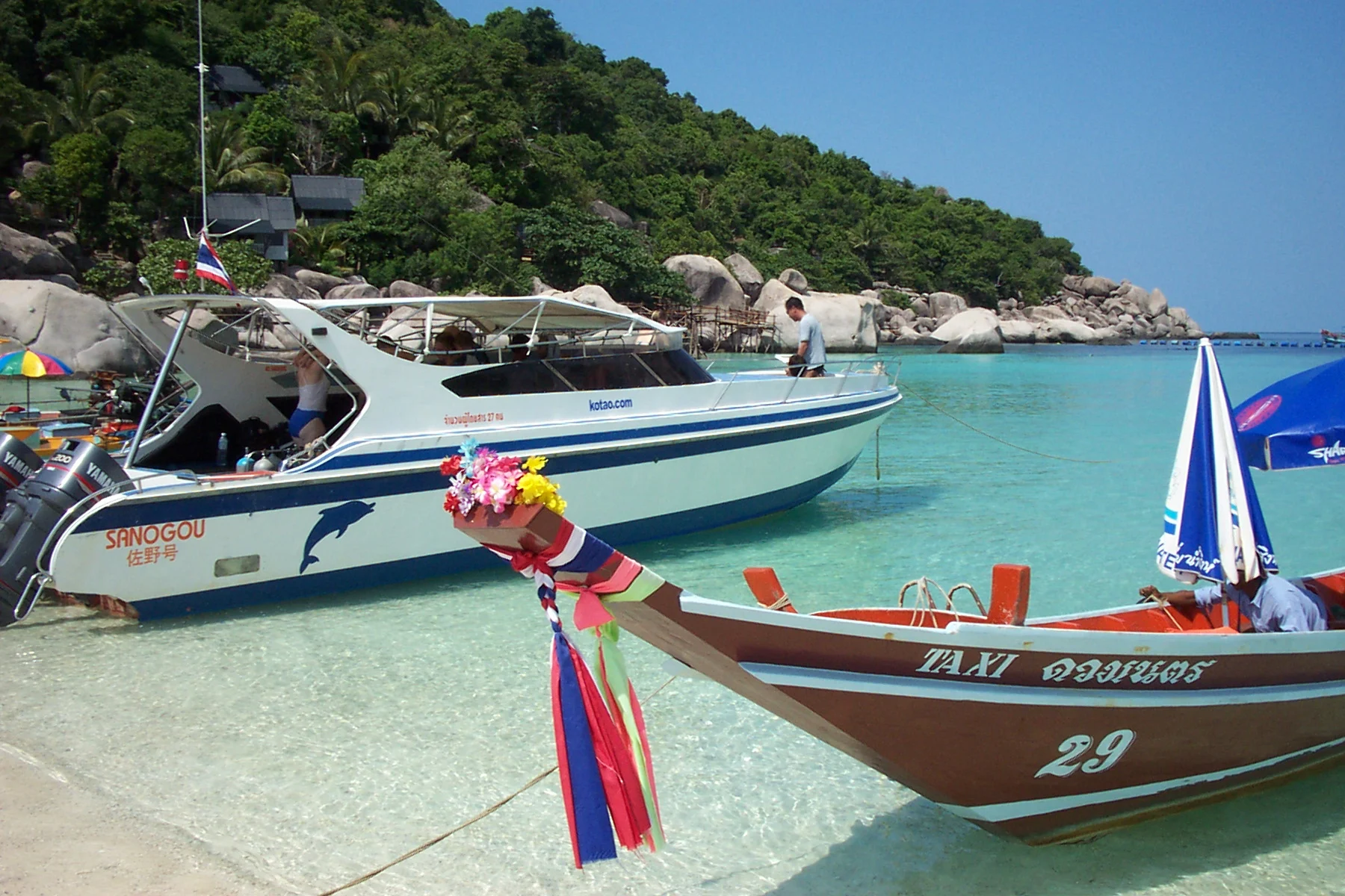 Koh Tao — taxi boats and granite boulders on the island that certifies the world