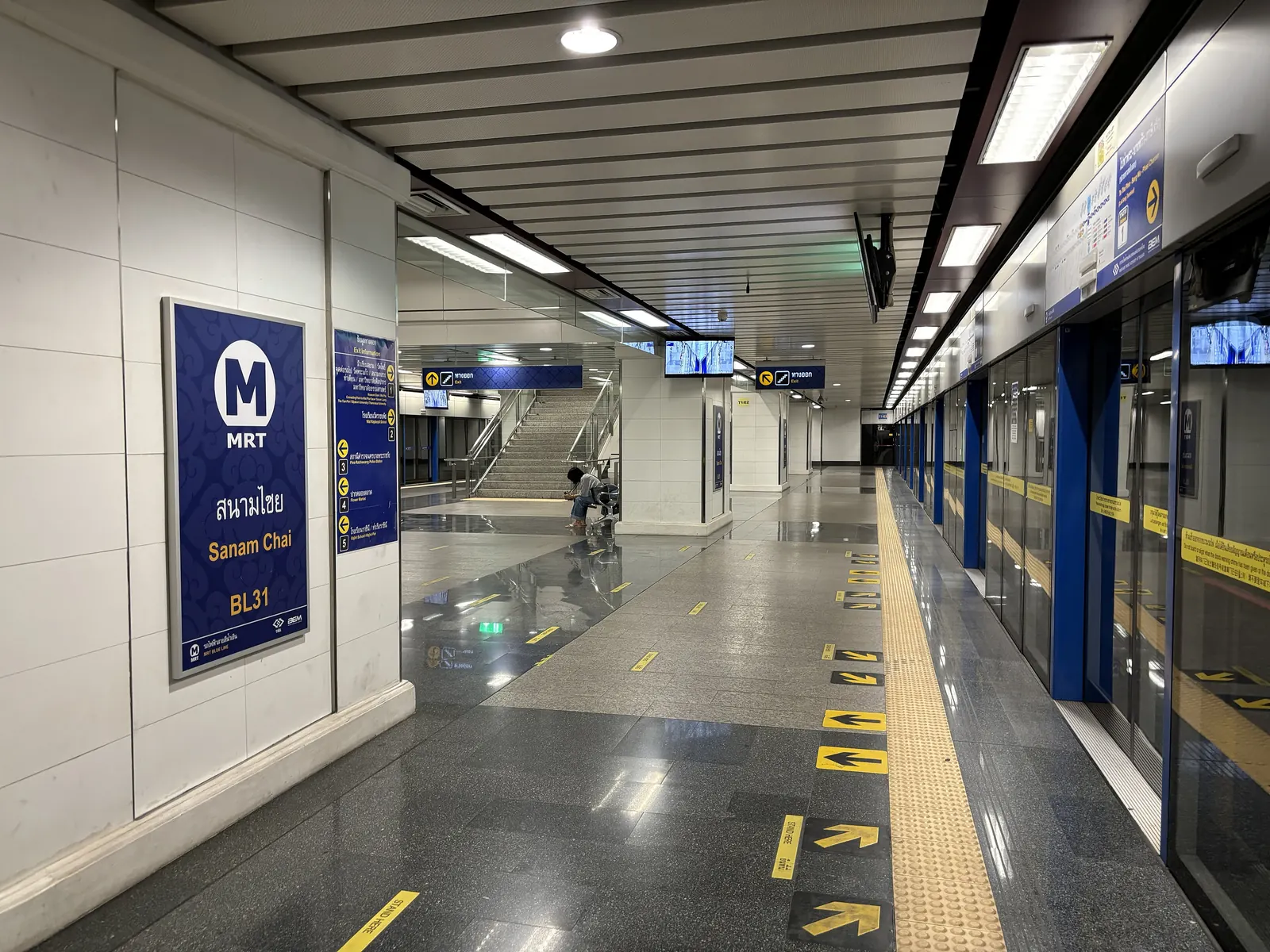 The platform at Sanam Chai station on the MRT Blue Line, Bangkok, with platform screen doors