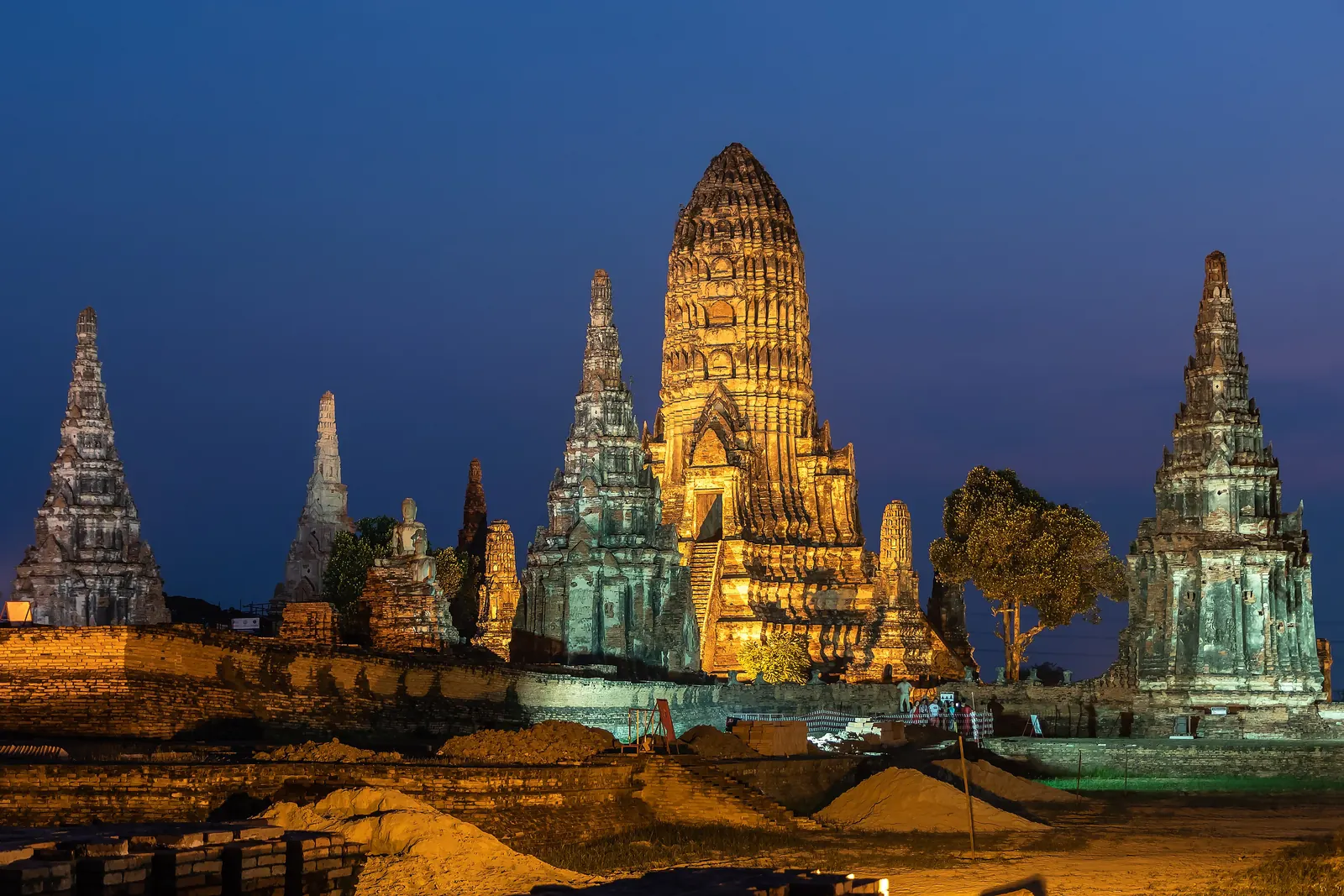The central prang and towers of Wat Chaiwatthanaram in Ayutthaya in late-afternoon light
