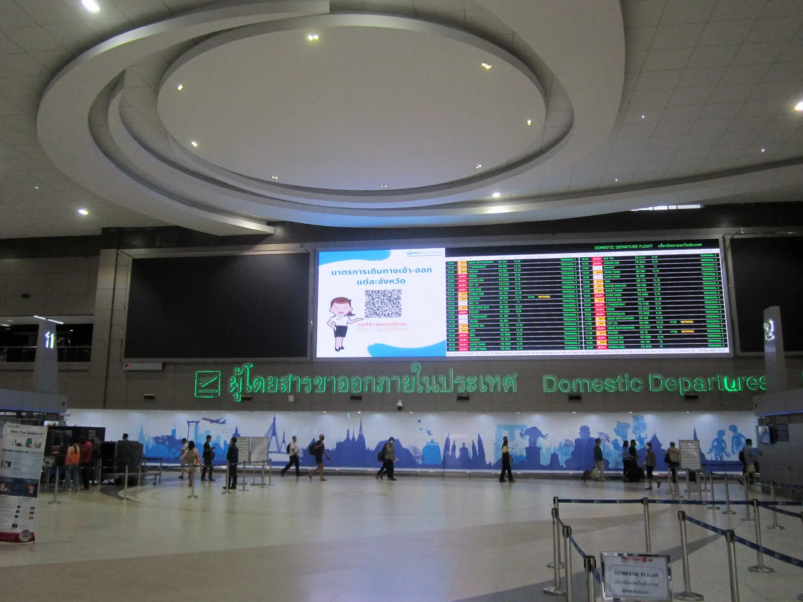 Departures board and check-in hall at Don Mueang Airport Terminal 2