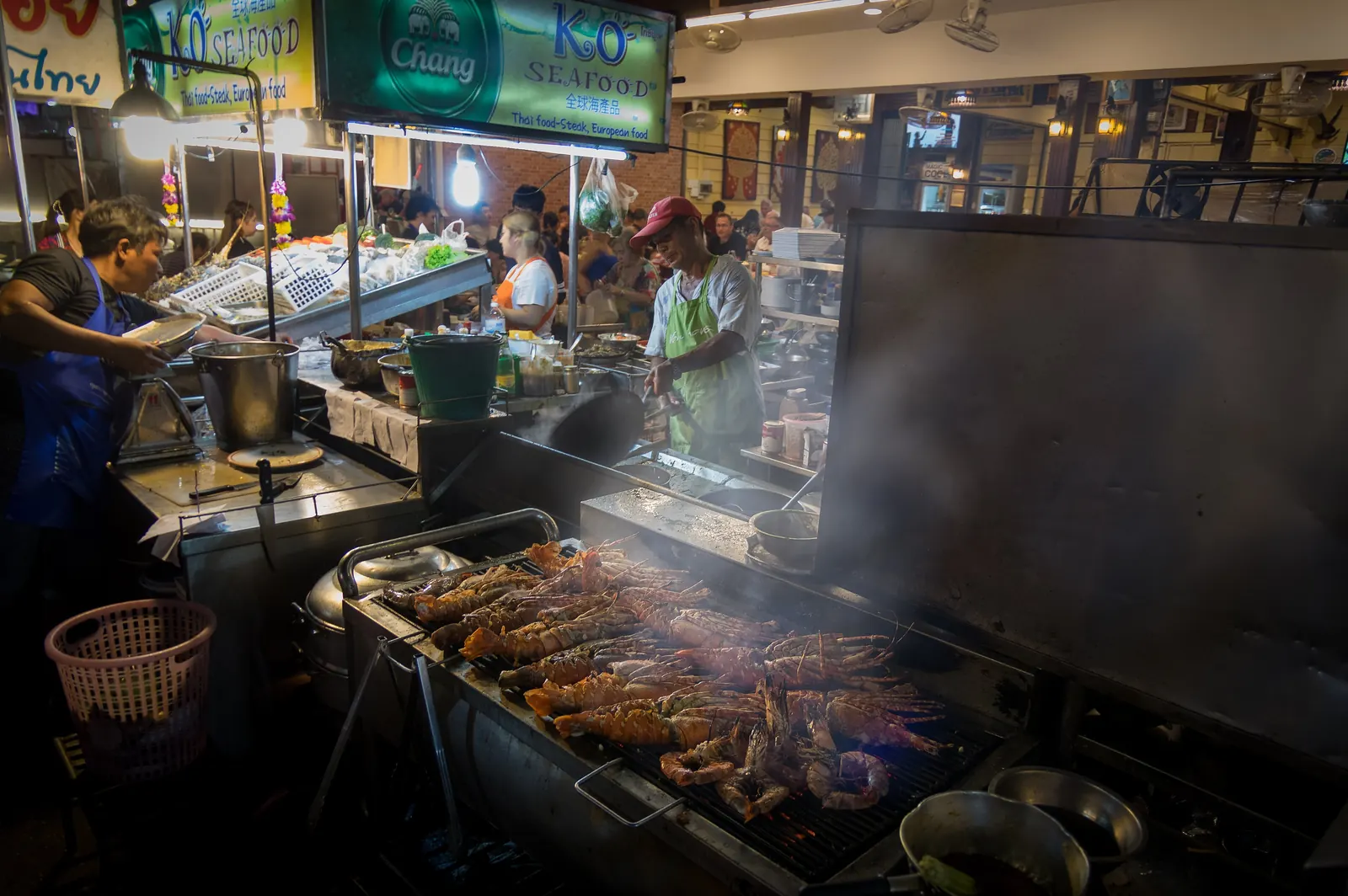 Hua Hin night market on Dechanuchit Road with seafood on ice and food stalls at dusk